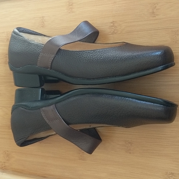 Aravon Chocolate Combination Last  Mary Janes - Picture 10 of 11